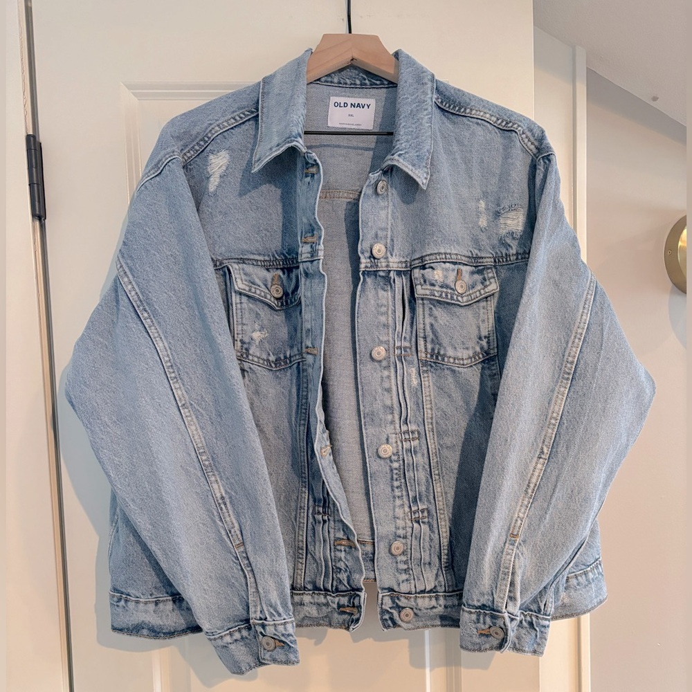 Old Navy women’s classic jean jacket in distressed light wash.